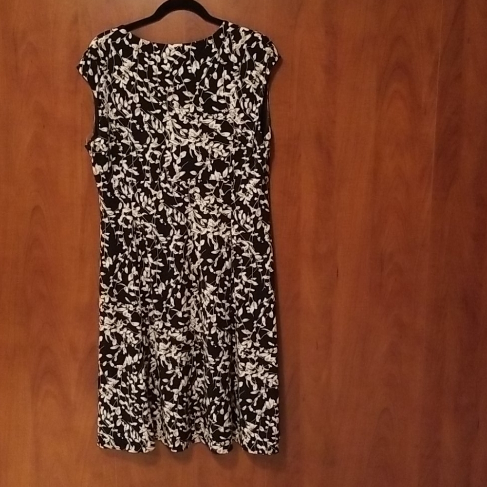 Dress - Picture 2 of 4